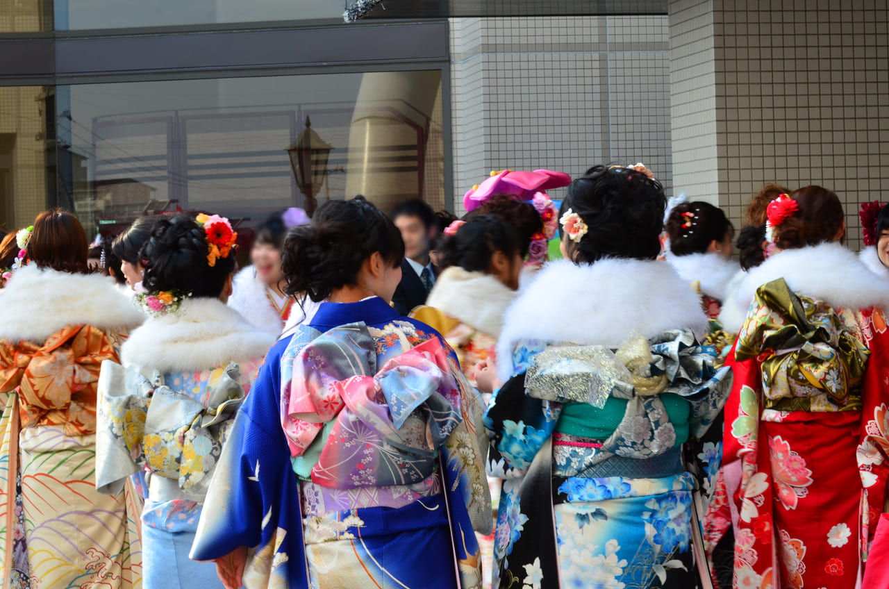 東広島市 令和初の成人式 明日 年1月13日 月 アクアパークにて開催 西条の酒蔵通りで有料記念写真館も 号外net 東広島市