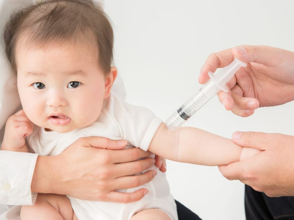 赤ちゃんの予防接種の写真
