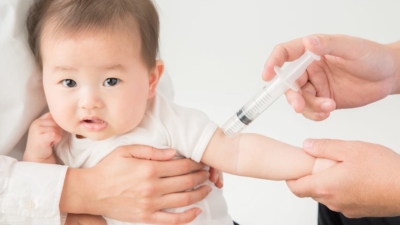 赤ちゃんの予防接種の写真