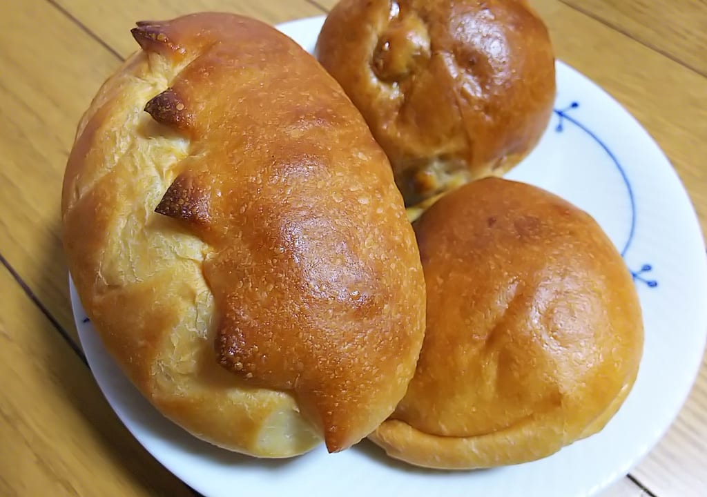 ブーランジュリ　シェ　ジョルジュのパンオレ3種類（ノーマル・レーズン・ノア）