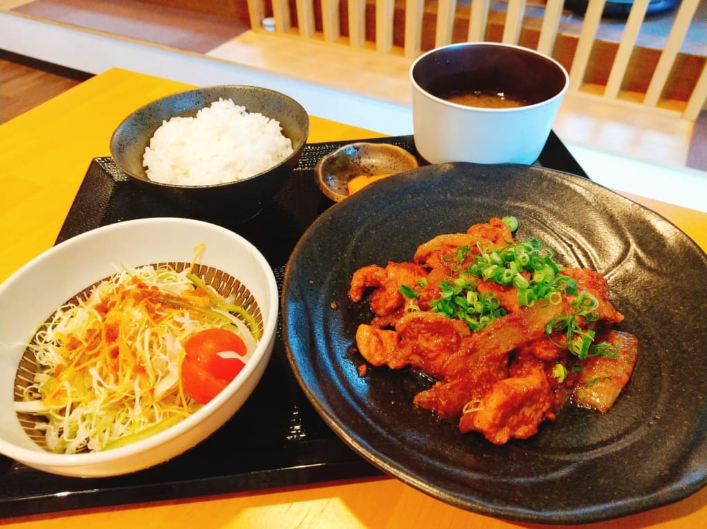 「ろっか」鶏ちゃん(岐阜県の郷土料理)がある居酒屋