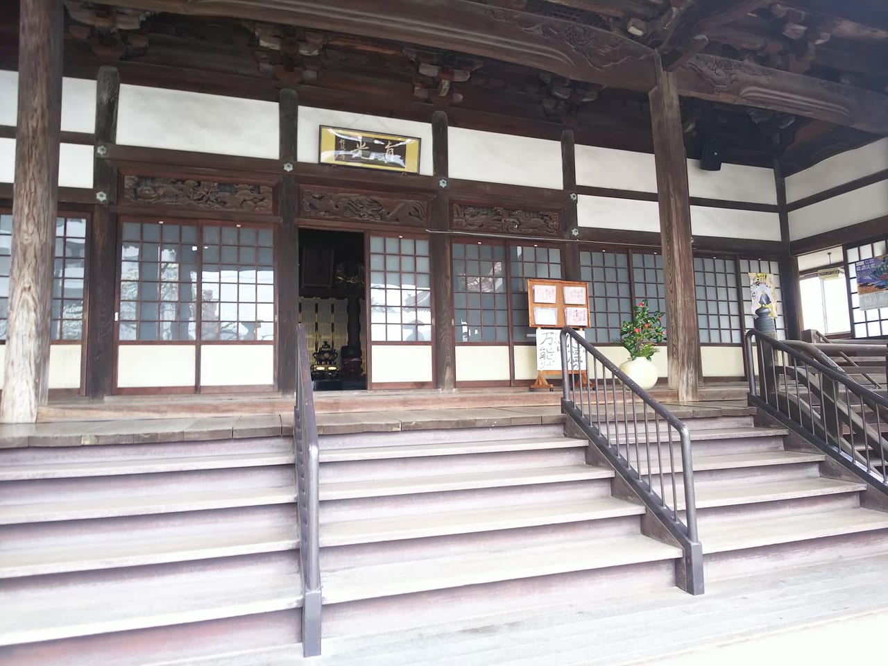東広島市西条西本町にある真光寺。