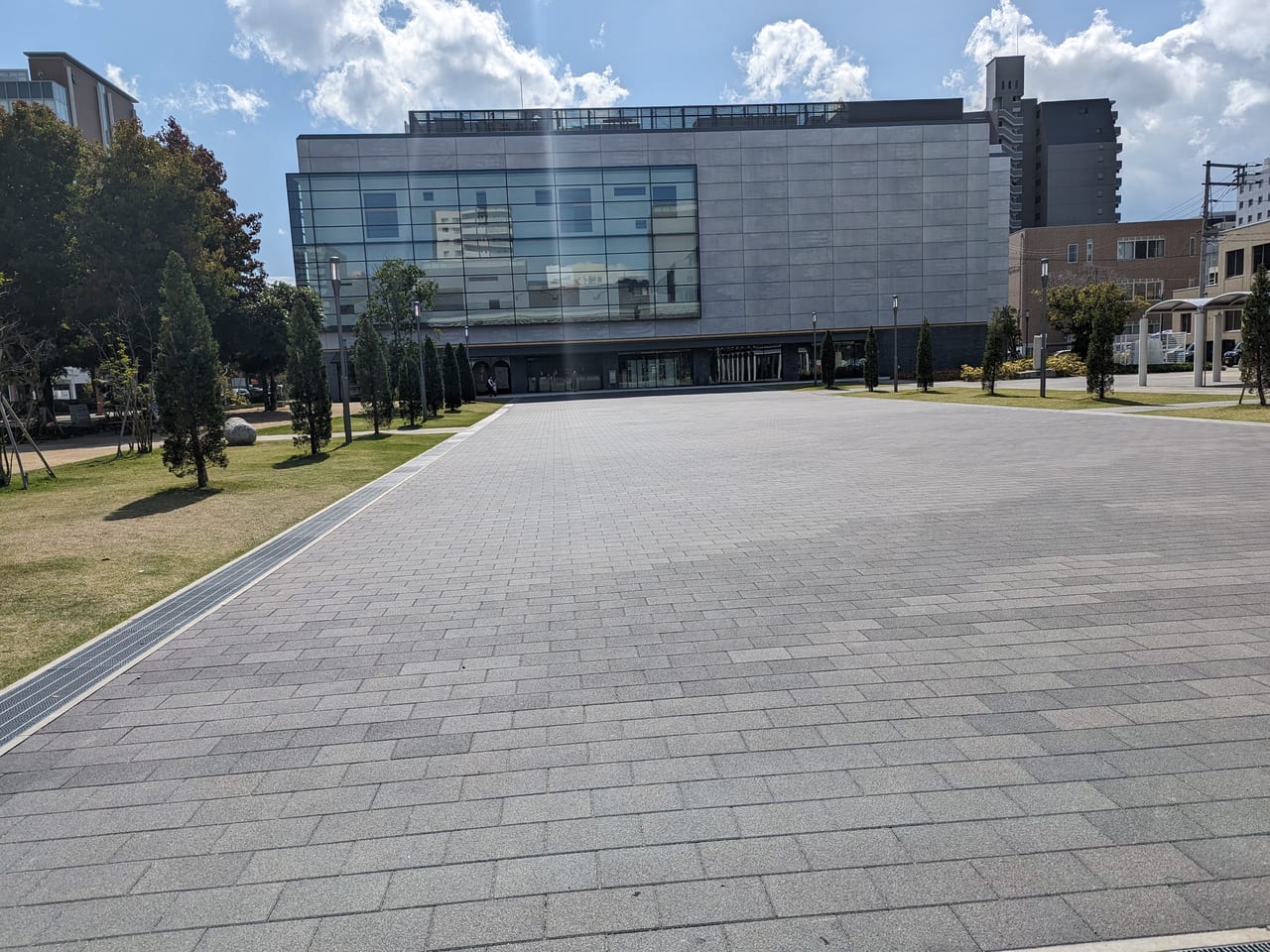 西条中央公園の広場
